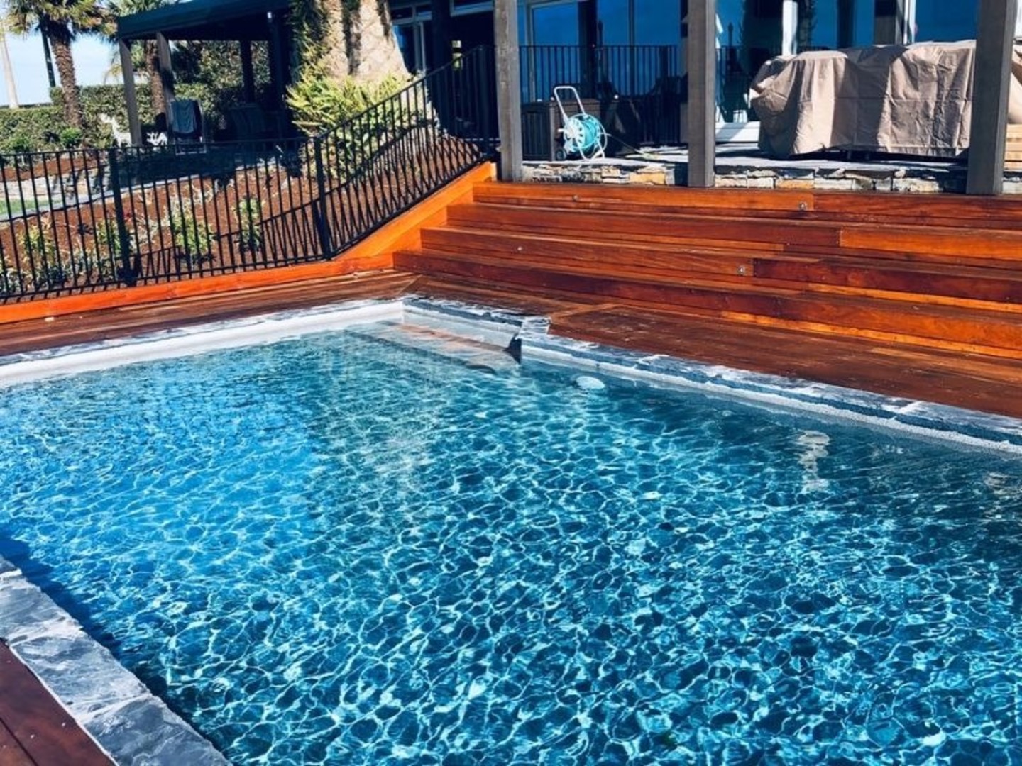 custom swimming pools
